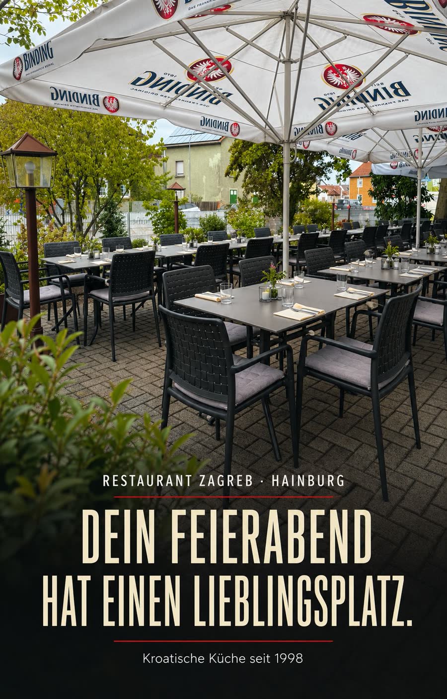 Terrasse des Restaurant Zagreb unter Sonnenschirmen – Dein Feierabend hat einen Lieblingsplatz